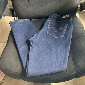 12 Levi’s jeans